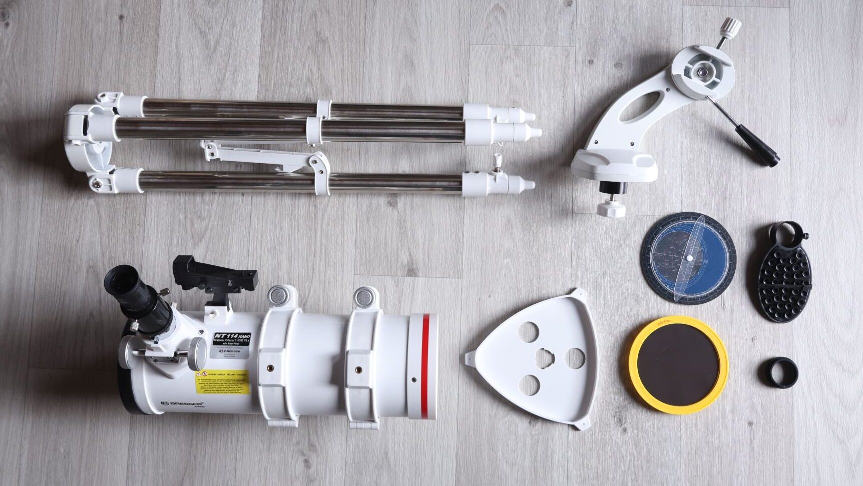 Die Ausstattung des Bresser NANO NT-114/500.